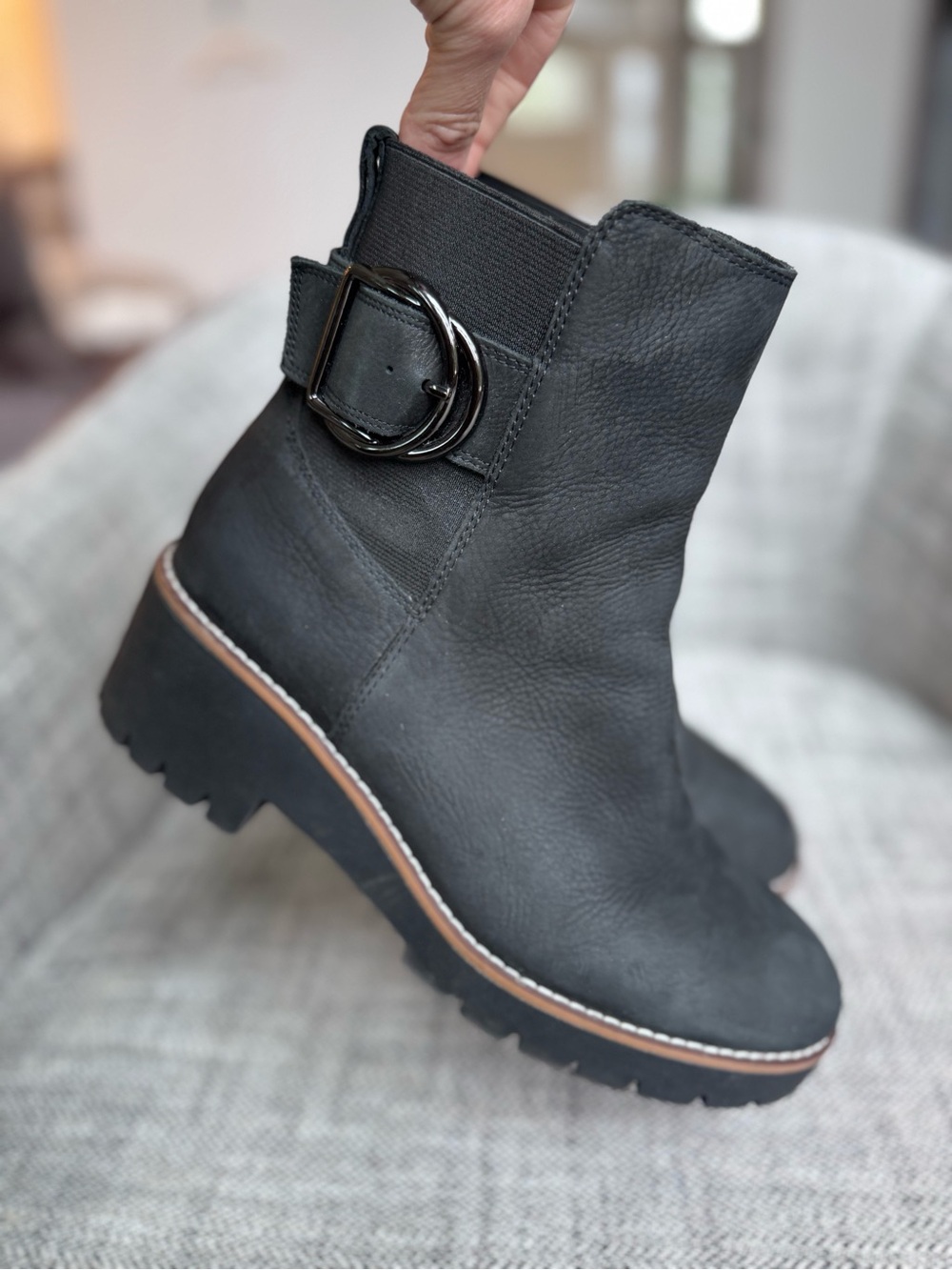 Blondo Dakota Black Waterproof Lug Sole Buckle Ankle Boots Women’s 8.5